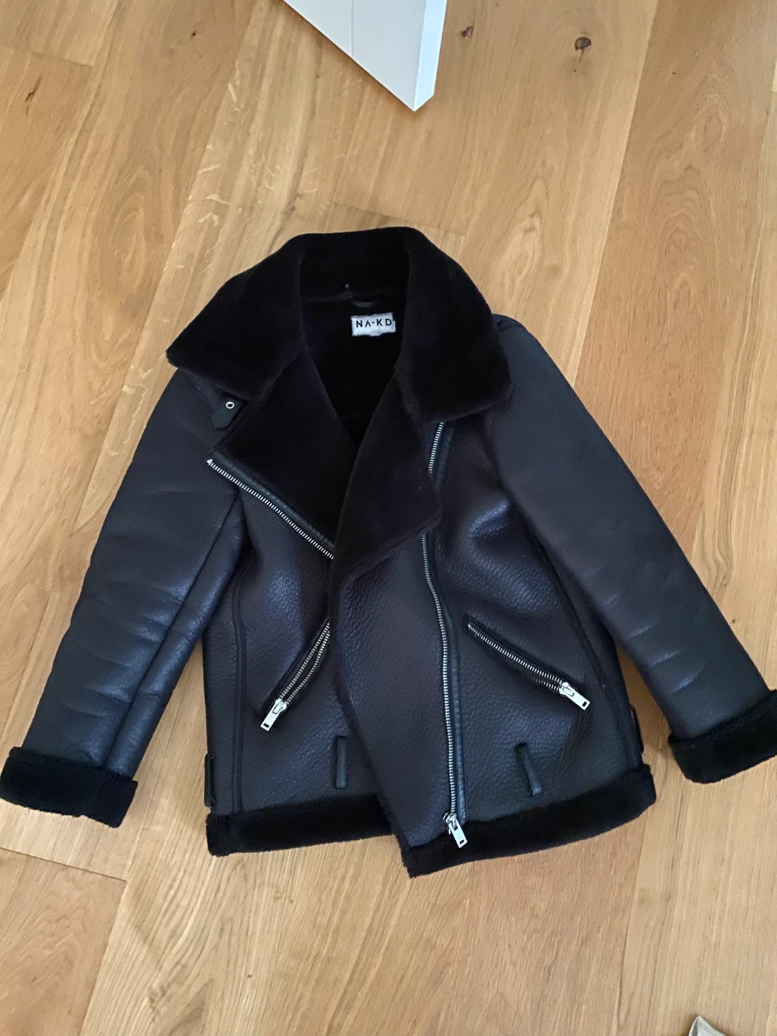 Nakd svart höst/vinterjacka