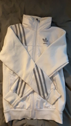 Adidas zipup - Adidas zipup, använd ett par gånger.