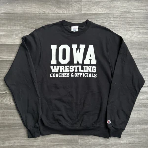 Champion IOWA Sweatshirt  - Snygg champion college sweatshirt i storlek S! Bara att skriva om du undrar över något🙏