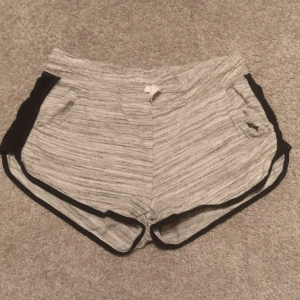 Sweatshorts - Ett par sköna sweatshorts i storlek S från H&m. 