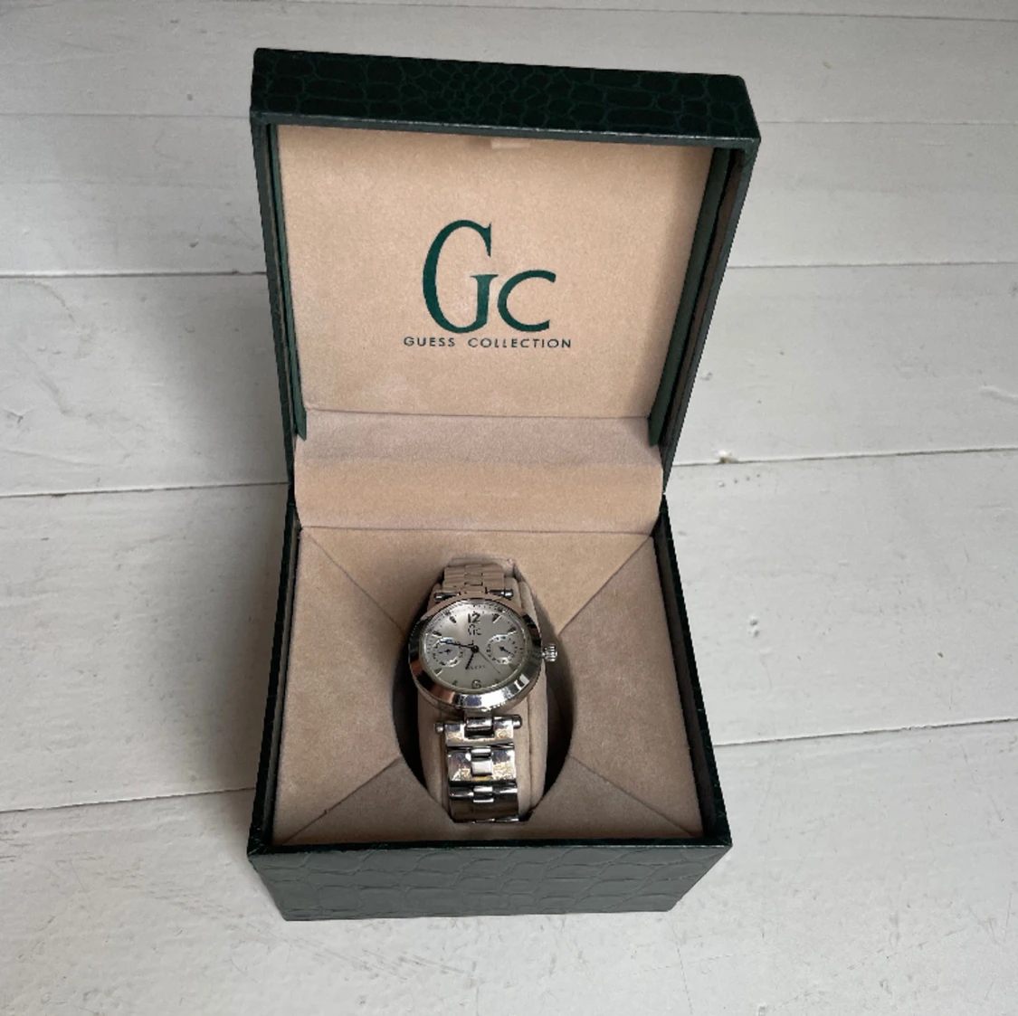 GUESS Collection Damklocka - 90