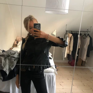 Läderjacka/tröja - Brukar använda som tröja🥰