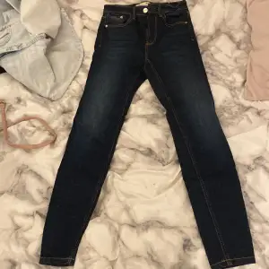 Jätte fina highwaist skinny jeans  !.Har aldrig sett denna märket men jätte fina. Har aldrig haft på mig dom heller🙌🫶🏼