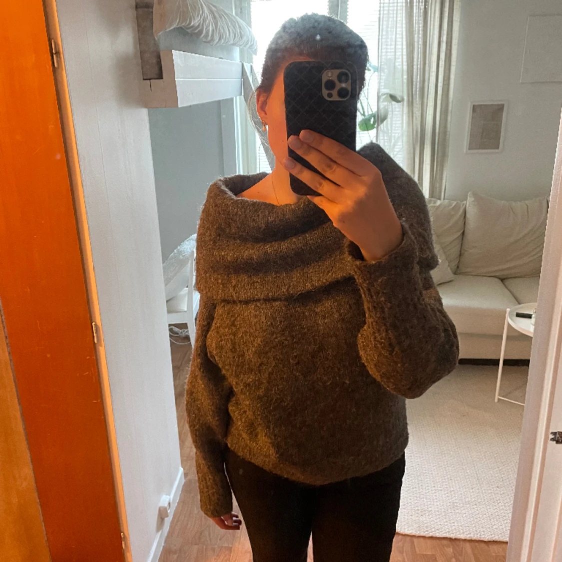 Stickad off-shoulder töja - 90