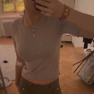 T shirt - Fin grå trekvarts tröja från HM