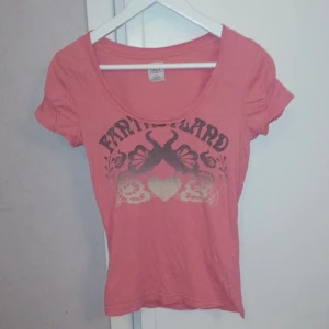 Rosa t-shirt ONLY XS - Fin rosa tröja med mönster från ONLY. XS