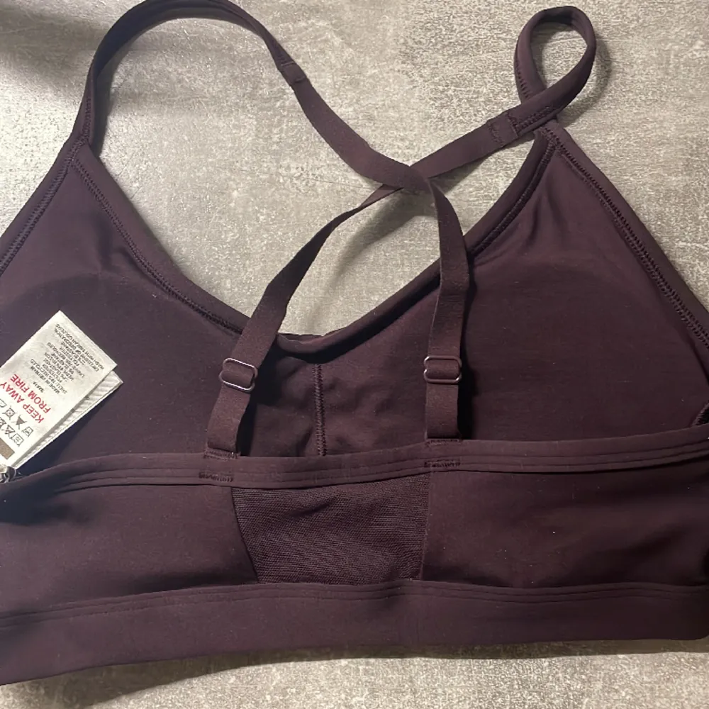 Helt ny sport-bh från Gymshark   Vinröd färg ”Plum Brown”. Övrigt.