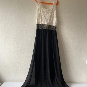 Bal klänning  - Jätte fin bal klänning, nästan helt oanvänd 