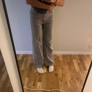 Straight Jeans - Straight jeans som ej kommer till användning men är i 9/10 skick och inte alls slitet💗 pris går att diskuteras vid snabb affär💗