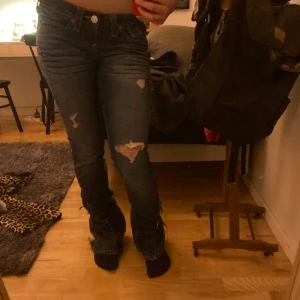 true religon  - jätte snygga true religon jeans som jag har sytt om från skinny till bootcut längst ner, sömmar sticker ut men det kan fixas💝💕💕💘💞