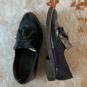 Loafers - Så snygga loafers i läderimitation med fina detaljer🩷 pris kan diskuteras!