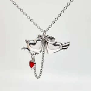 Handgjort halsband  - "Angel and Devil" Material-kedja-rostfritt stål, hängsmycke--zinklegeringar 👌 Längd: 43cm. Hängsmycke-2cm,priset-130kr