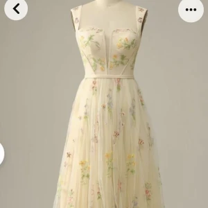 Balklänning - Superfin balklänning som aldrig är använd då jag hittade en annan som var bättre! Storlek 36! Nypris ca 1600!💗💗