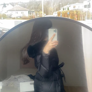 Lily jacket furstockholm  - Dunjacka med äkta rävpäls från furstockholm strl s  Den är tunnare därför säljer jag den. Använd fåtal ggr. Säljer den för 2000