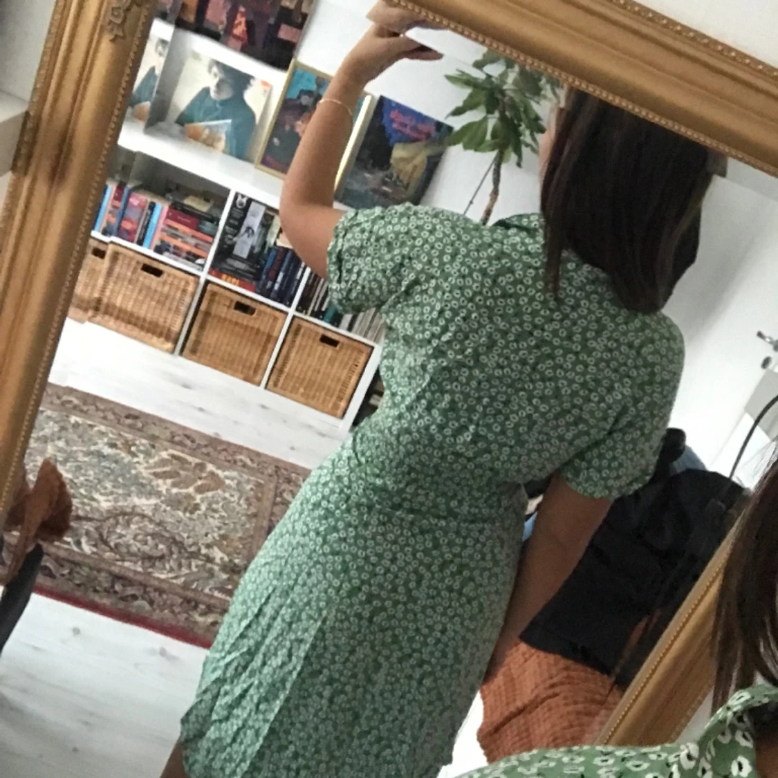 Grön blommig klänning  - 90