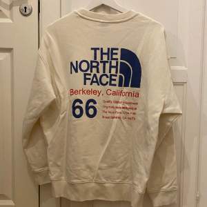 Tja säljer en TNF sweatshirt då den inte används.  Den är i nyskick, använd en gång Dm ifall du har frågor 