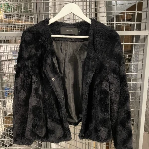 Jacka från Vero Moda  - Storlek S