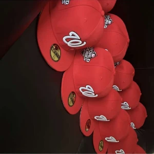 MBL KRPSAR - Jag säljer MBL kepsar bästa kvalitet finns flera färger o storlekar, köp nu smidigt och billigt!!