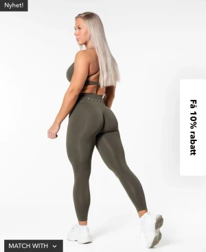 RELODE PRIME SCRUNCH TIGHTS + TOPP - Relode Prime Scrunch Tights + Sport-bh i färgen Khaki. Tights storlek XS, Sport-bh storlek S. Använda 1 gång. Nypris: 1 198kr, säljs samlat för 550kr. 