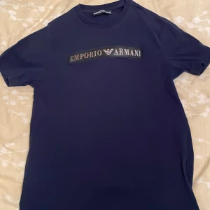Emporio Armani - Säljer min gamla Armani tröja för bara 500kr. Priset kan diskuteras. Skick 10/10 storlek S
