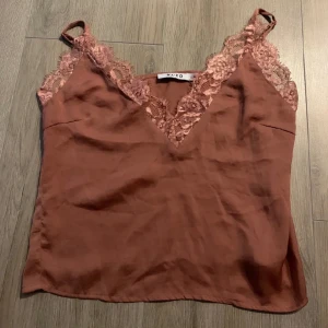 Linne NA-KD - OTROLIGT fint linne från Na-kd, ÄLSKAR, i princip oanvänd, Är öppen för prisförslag, kan mötas upp i Stockholm och det är bara att skriva för fler bilder:) 