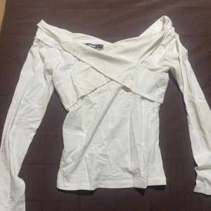 Festtröja - Väldigt fin tunn tröja i nyskick!