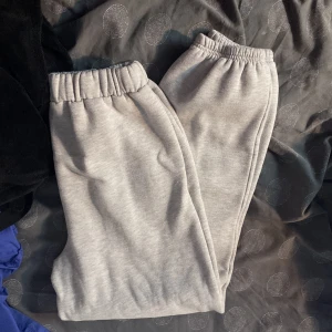 California pants - A pair of pants from shein Pretty used Don’t know Original price Price is negotiable 