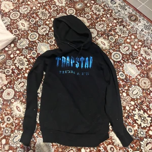 Trapstar Hoodie  - Använd ungefär 5 gånger Storlek: S