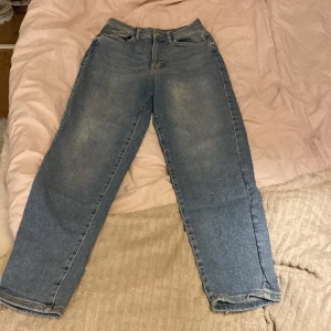 Jeans  - Mörkblåa jeans 