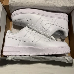 Nike air force1  - Helt nya Nike air force1 säljer för att köpte dom i fel storlek  Storleken är i 44 