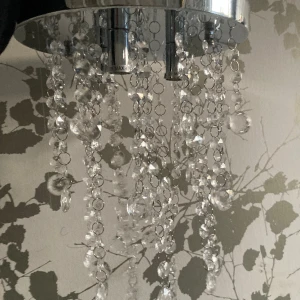 Kristall lampa - Kristall lampa oanvänd priset kan diskuteras 