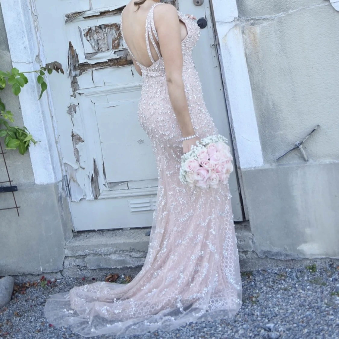 Nude/puderrosa festklänning