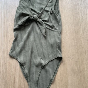 Body  - Grön body som jag har knappt använd 