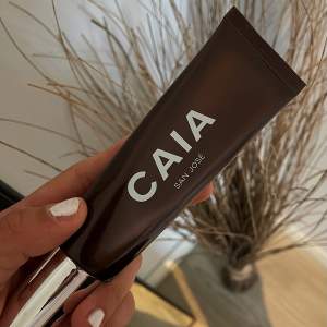 Caia liquid bronzer som jag testat några gånger men som tyvärr inte funkar på mig. Hygieniskt använd och noggrant tvättad. Färg: San José Frakt:32kr