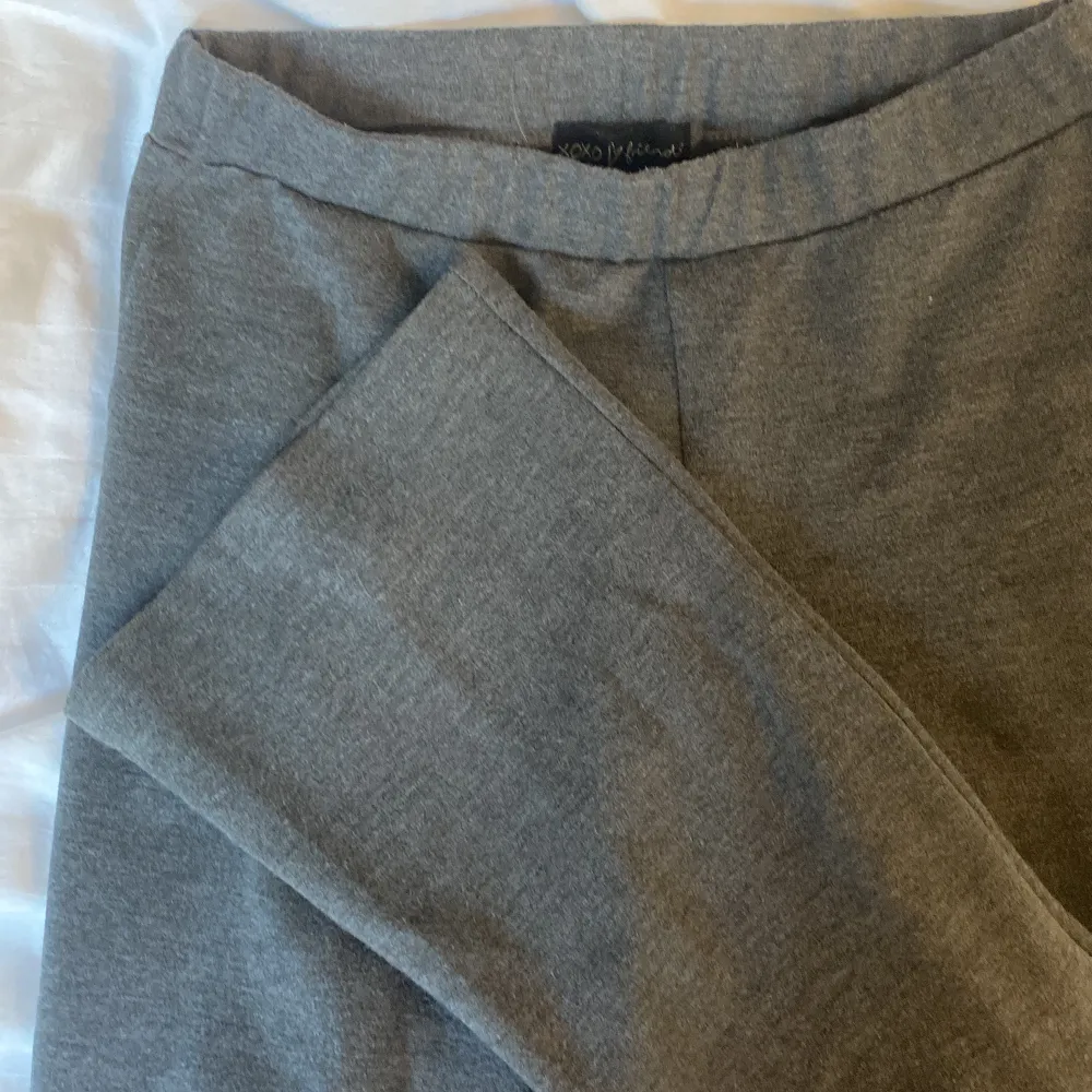 Fina byxor som liknar brandy mellvines yoga pants. Säljer då dem är för korta :( . Jeans & Byxor.