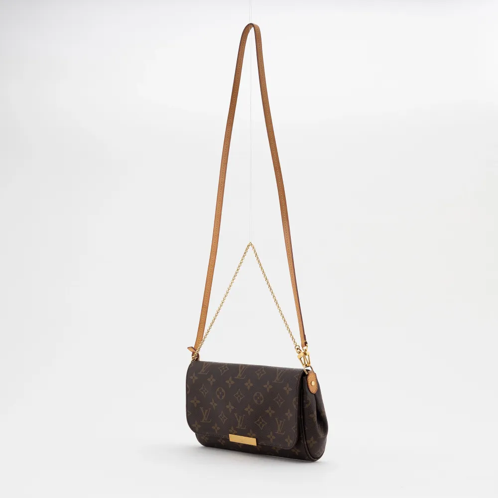 Sälja denna Louis Vuitton väska favorite MM använd 2-3 gånger.  Pris kan diskuteras vid snabb affär 🌷 Box och dustbag kan fås med för 200kr . Väskor.