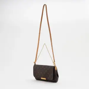Sälja denna Louis Vuitton väska favorite MM använd 2-3 gånger.  Pris kan diskuteras vid snabb affär 🌷 Box och dustbag kan fås med för 200kr 