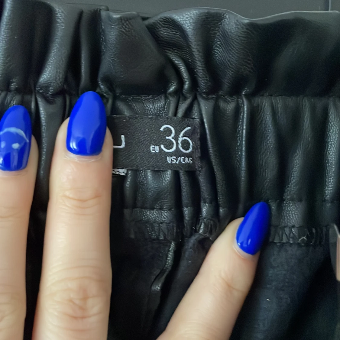 Högmidjade skinnbyxor - 91