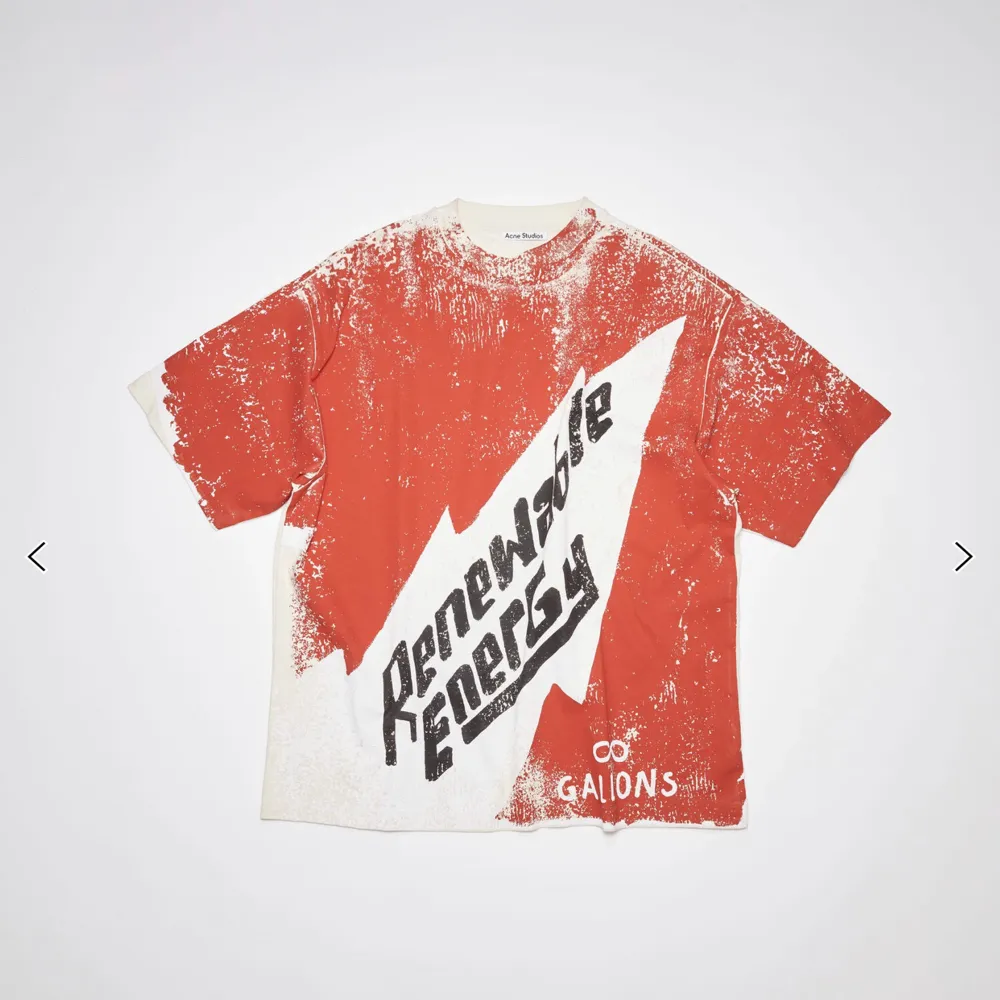 Oanvänd Oversized t-shirt från Acne Studios som är slut överallt. Org pris 2100kr, säljer för 1500 men kan diskuteras . T-shirts.