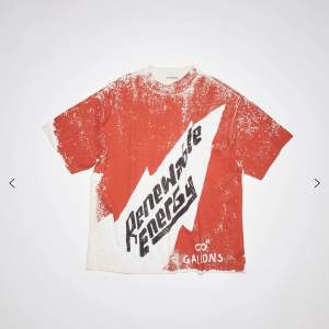 Oanvänd Oversized t-shirt från Acne Studios som är slut överallt. Org pris 2100kr, säljer för 1500 men kan diskuteras 