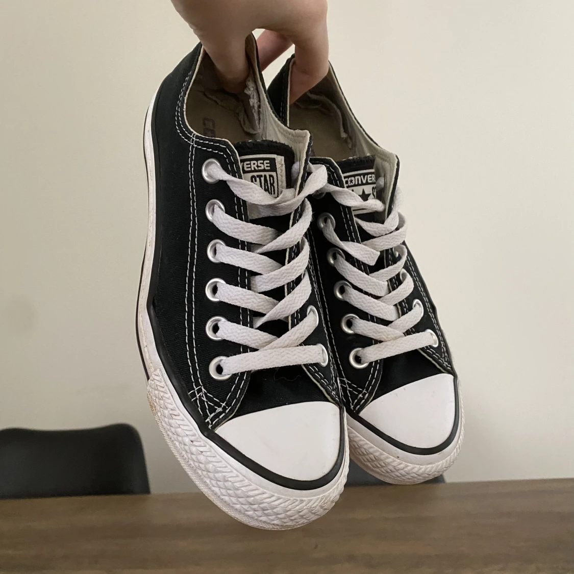 Svarta låga converse