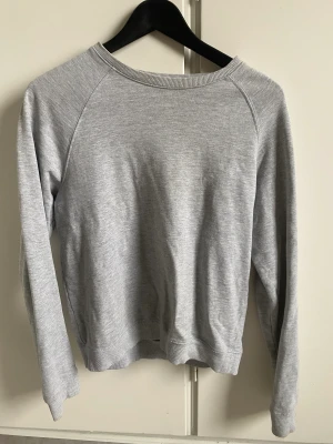 Grå Sweatshirt  - Andvänd några gånger bara 