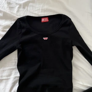 Tröja - Tröja ifrån Diesel. Så fin men inte kommit till användning så mycket tyvärr.