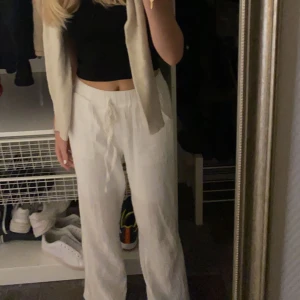 Linnebyxor  - Säljer mina linnebyxor i storlek S men skulle säga att dom mer är XS💞