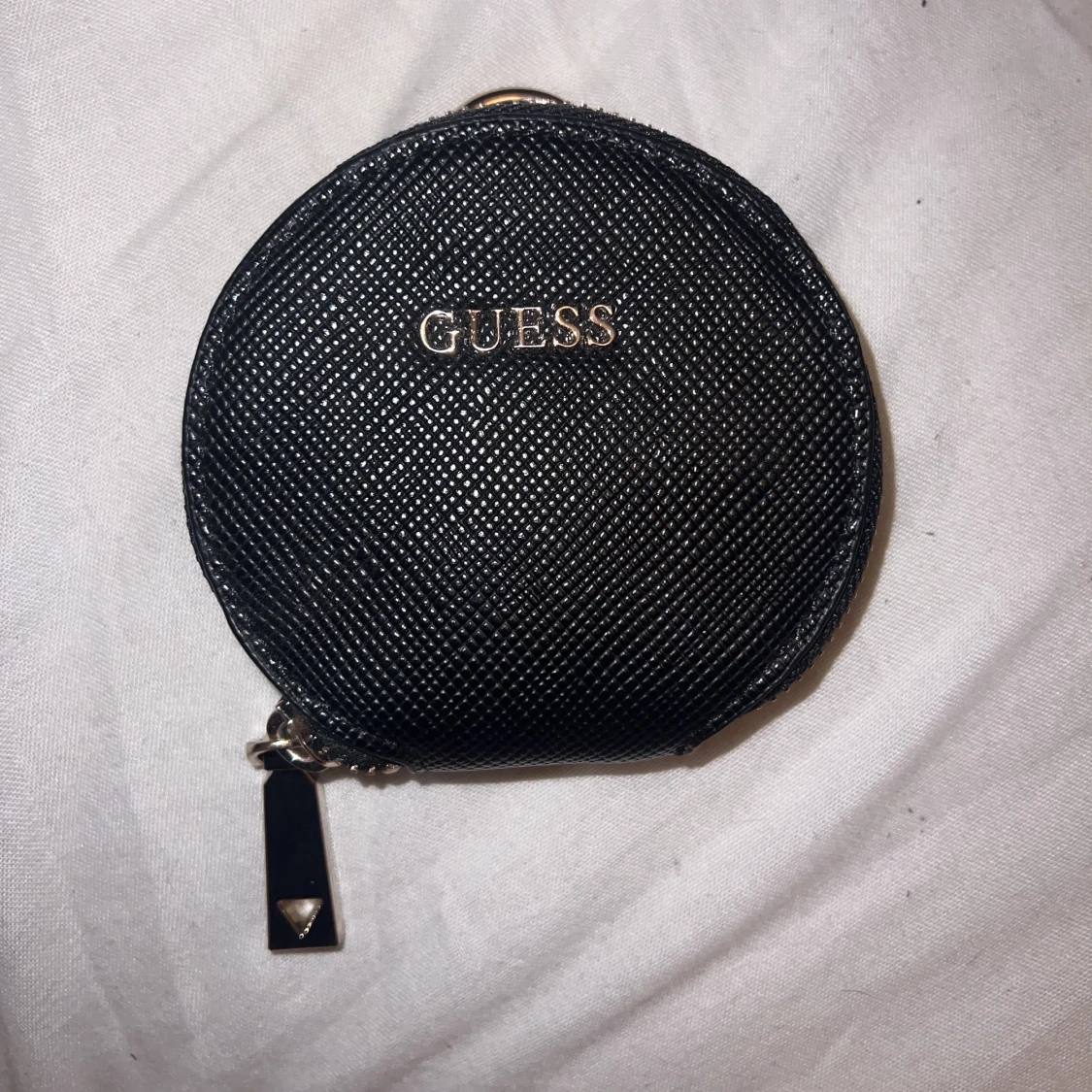 Guess förvaring till väska