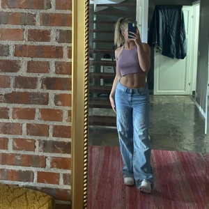 Jeans  - Både låg & högmidjade coola brallor. Funkar perfekt som låga baggy som på bilderna. 