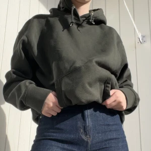 Cool mörkgrön hoodie - Skön mörkgrön hoodie med perfekt passform