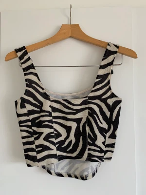 Zebra linne - Oanvänt linne från H&M i st S. 