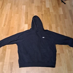 Nike  - Säljer pga för stor 