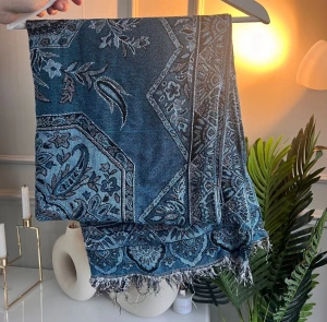 Sjal Scarf - Helt ok skick, kan ha någon lös tråd